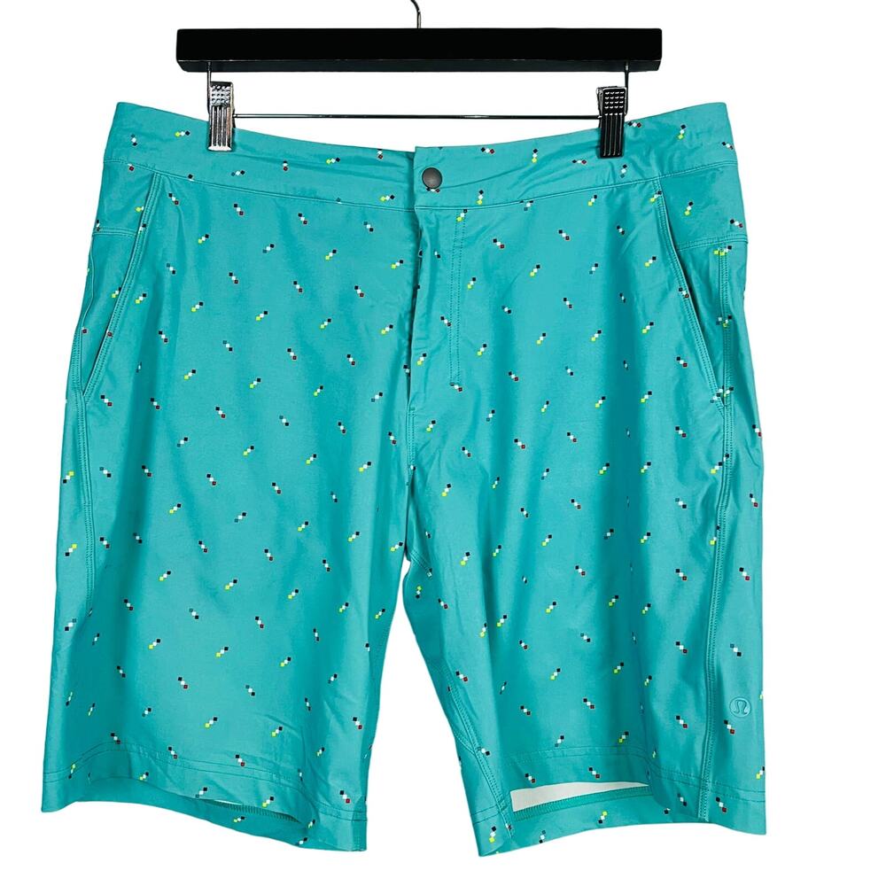 Lululemon Activewear Shorts Print Green - 36